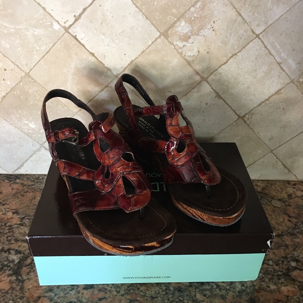 Donald j. Plunger Gilda tortoise sandals shoes 9
